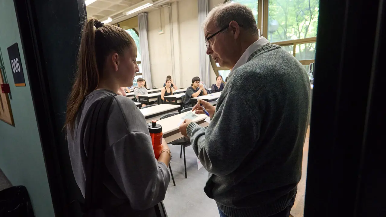 Inicio de las Pruebas de Acceso a la Universidad en las aulas de la Universidad Pública de Navarra. IÑIGO ALZUGARAY
