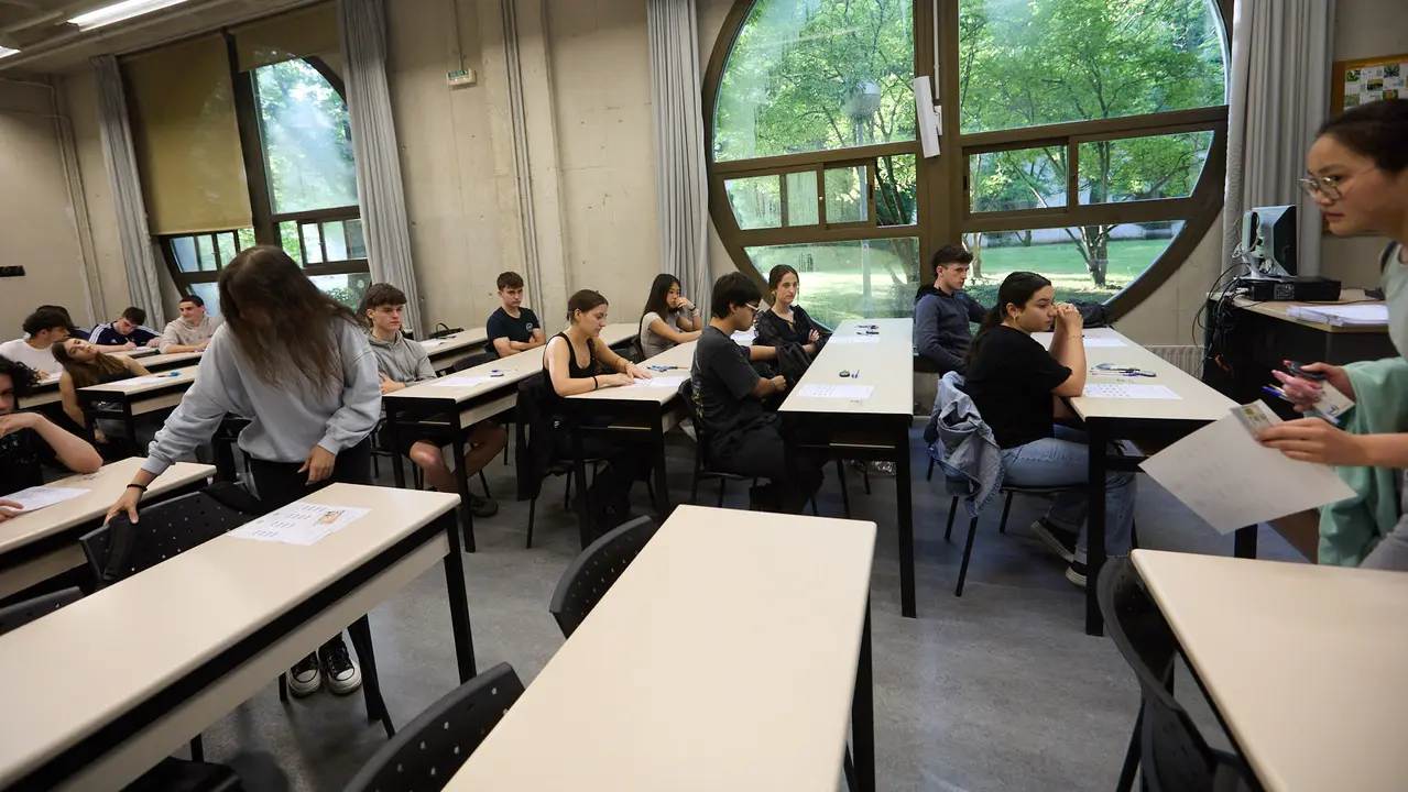 Inicio de las Pruebas de Acceso a la Universidad en las aulas de la Universidad Pública de Navarra. IÑIGO ALZUGARAY