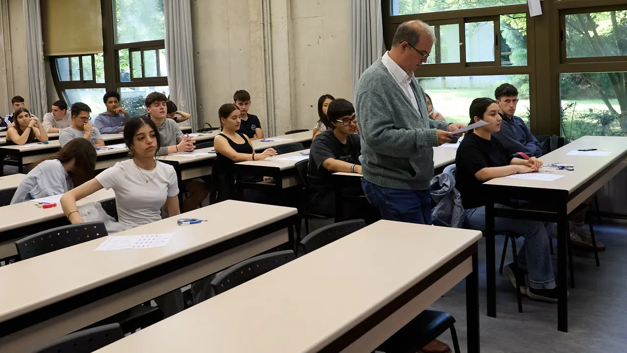 Inicio de las Pruebas de Acceso a la Universidad en las aulas de la Universidad Pública de Navarra. IÑIGO ALZUGARAY