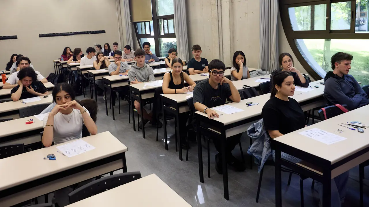 Inicio de las Pruebas de Acceso a la Universidad en las aulas de la Universidad Pública de Navarra. IÑIGO ALZUGARAY