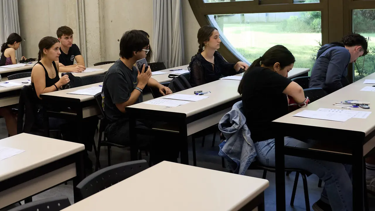 Inicio de las Pruebas de Acceso a la Universidad en las aulas de la Universidad Pública de Navarra. IÑIGO ALZUGARAY