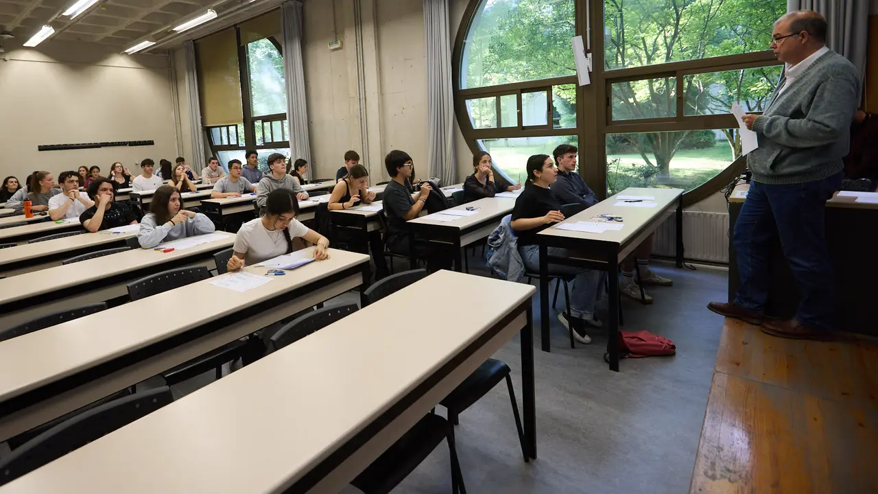 Inicio de las Pruebas de Acceso a la Universidad en las aulas de la Universidad Pública de Navarra. IÑIGO ALZUGARAY