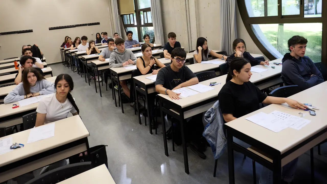 Inicio de las Pruebas de Acceso a la Universidad en las aulas de la Universidad Pública de Navarra. IÑIGO ALZUGARAY