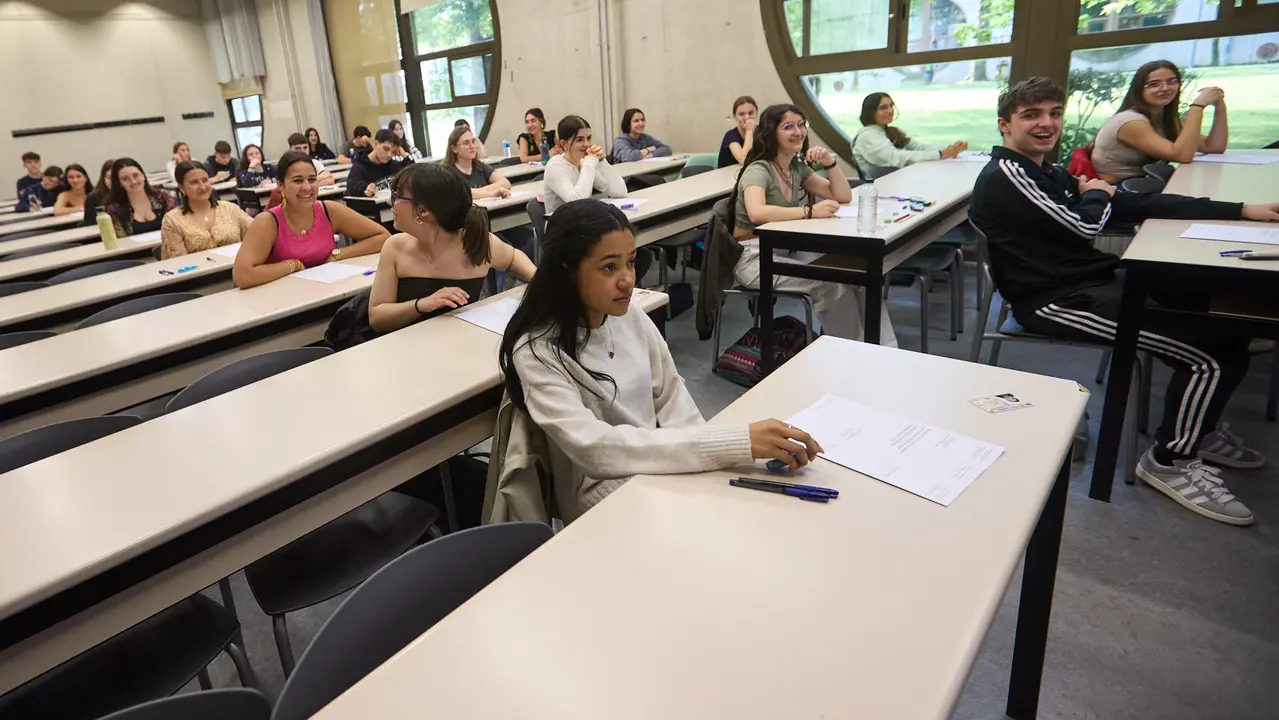 Inicio de las Pruebas de Acceso a la Universidad en las aulas de la Universidad Pública de Navarra. IÑIGO ALZUGARAY