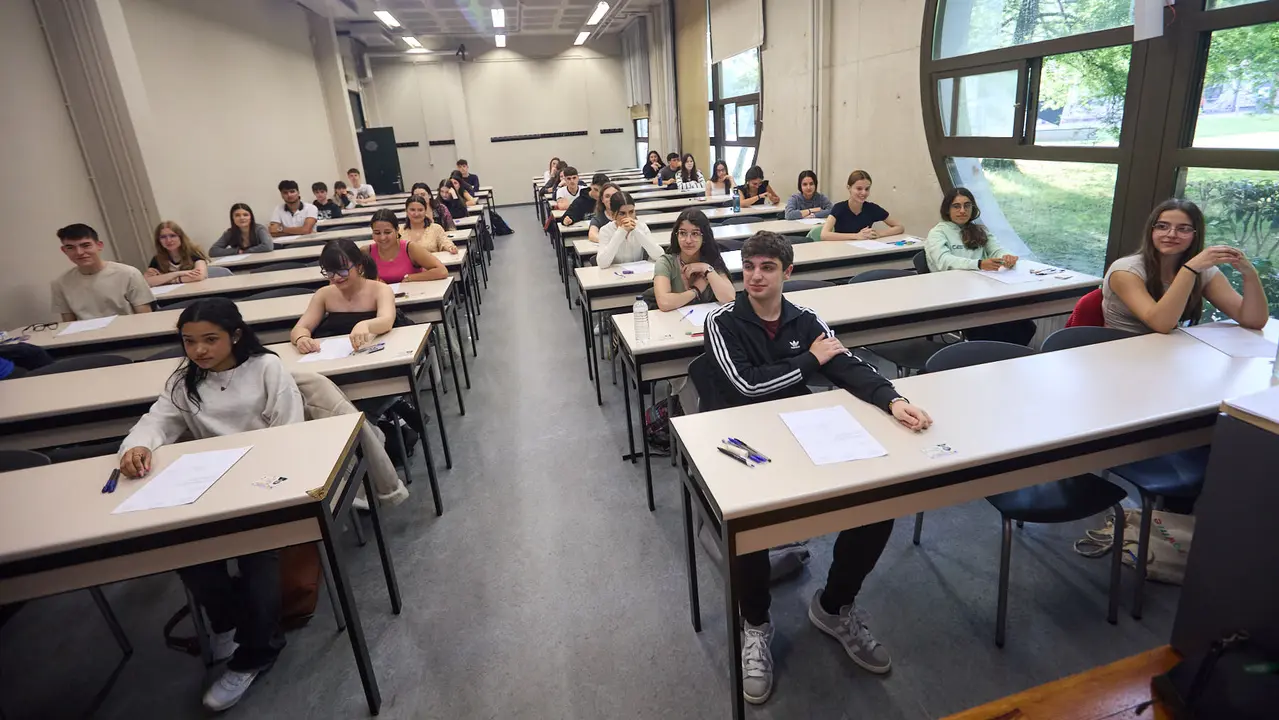 Inicio de las Pruebas de Acceso a la Universidad en las aulas de la Universidad Pública de Navarra. IÑIGO ALZUGARAY