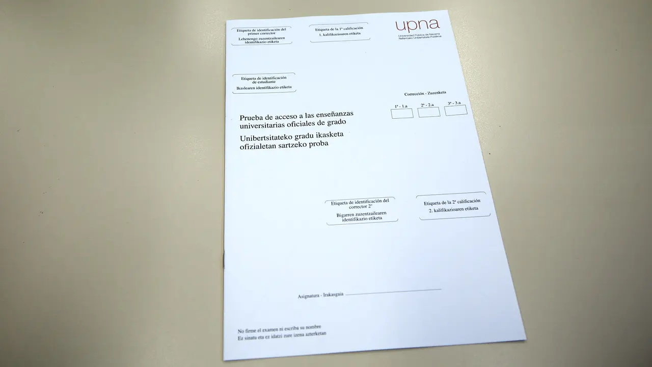 Inicio de las Pruebas de Acceso a la Universidad en las aulas de la Universidad Pública de Navarra. IÑIGO ALZUGARAY