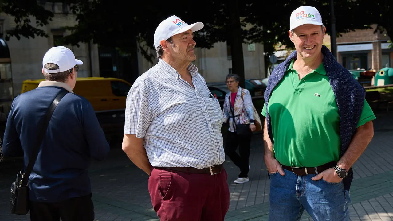 Carpa informativa en el paseo de Sarasate de Pamplona con motivo del Día Nacional del Donante de Órganos y Tejidos. IÑIGO ALZUGARAY