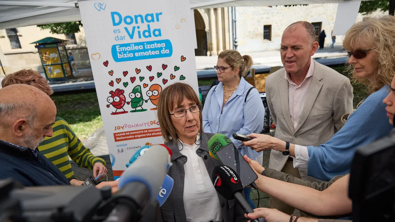 Carpa informativa en el paseo de Sarasate de Pamplona con motivo del Día Nacional del Donante de Órganos y Tejidos. IÑIGO ALZUGARAY