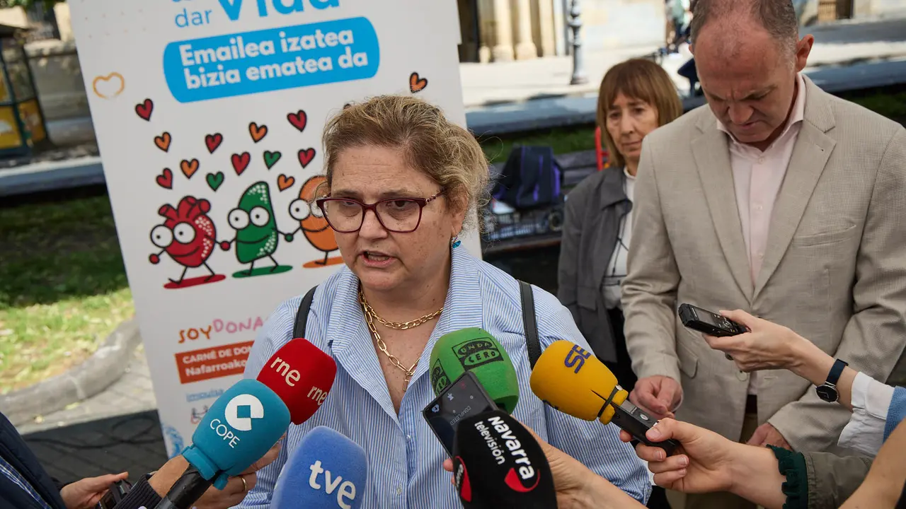Carpa informativa en el paseo de Sarasate de Pamplona con motivo del Día Nacional del Donante de Órganos y Tejidos. IÑIGO ALZUGARAY