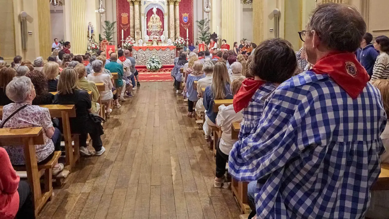 Sexta y última Misa de Escalera de San Fermín 2025 con motivo del 6 de junio. IÑIGO ALZUGARAY