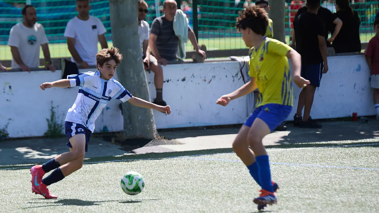 Segunda jornada del XXXIII edición del Torneo Santi Macaya de fútbol organizado por el Club Deportivo Amigó. IÑIGO ALZUGARAY
