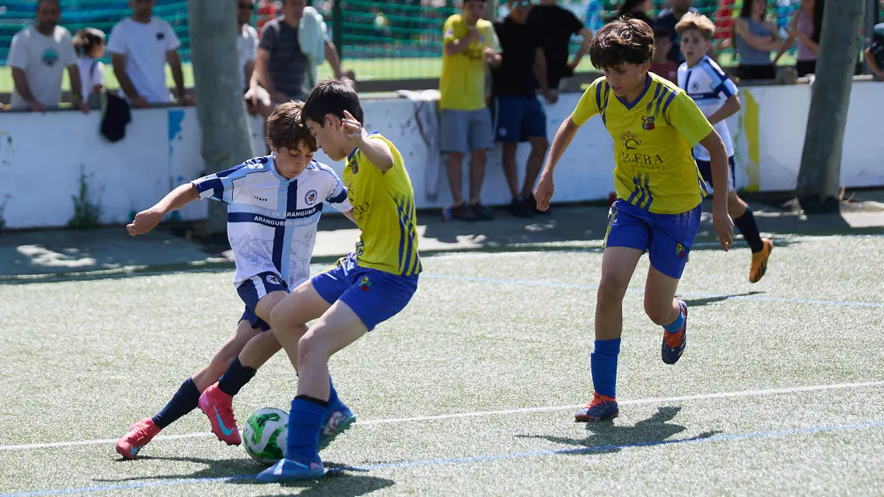 Segunda jornada del XXXIII edición del Torneo Santi Macaya de fútbol organizado por el Club Deportivo Amigó. IÑIGO ALZUGARAY