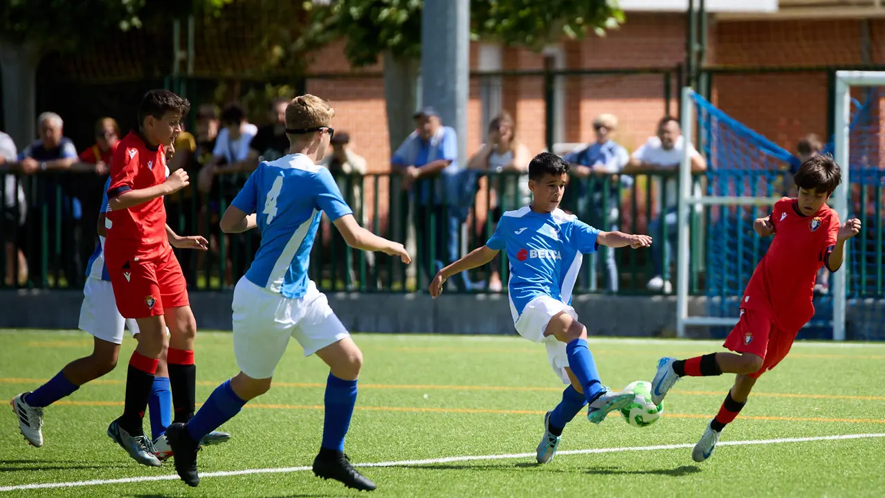 Segunda jornada del XXXIII edición del Torneo Santi Macaya de fútbol organizado por el Club Deportivo Amigó. IÑIGO ALZUGARAY