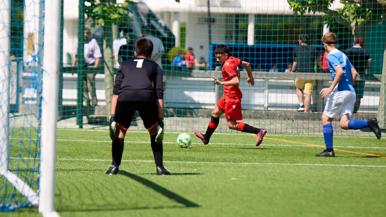 Segunda jornada del XXXIII edición del Torneo Santi Macaya de fútbol organizado por el Club Deportivo Amigó. IÑIGO ALZUGARAY