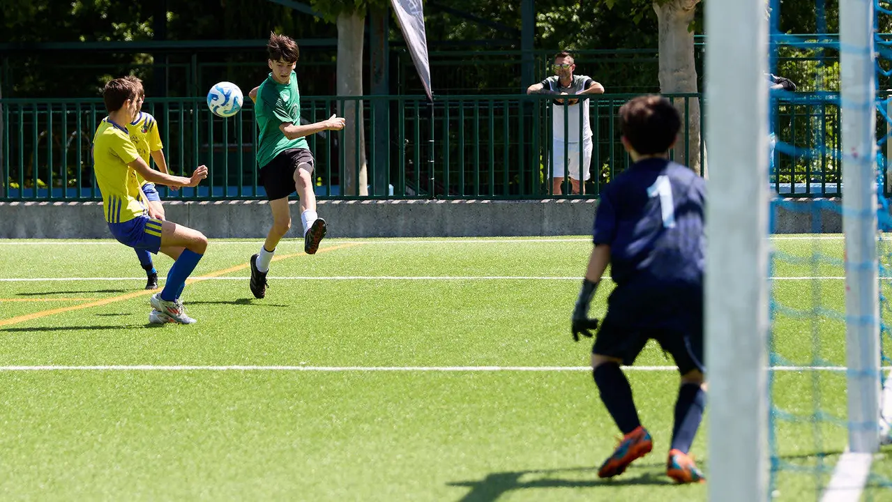 Segunda jornada del XXXIII edición del Torneo Santi Macaya de fútbol organizado por el Club Deportivo Amigó. IÑIGO ALZUGARAY