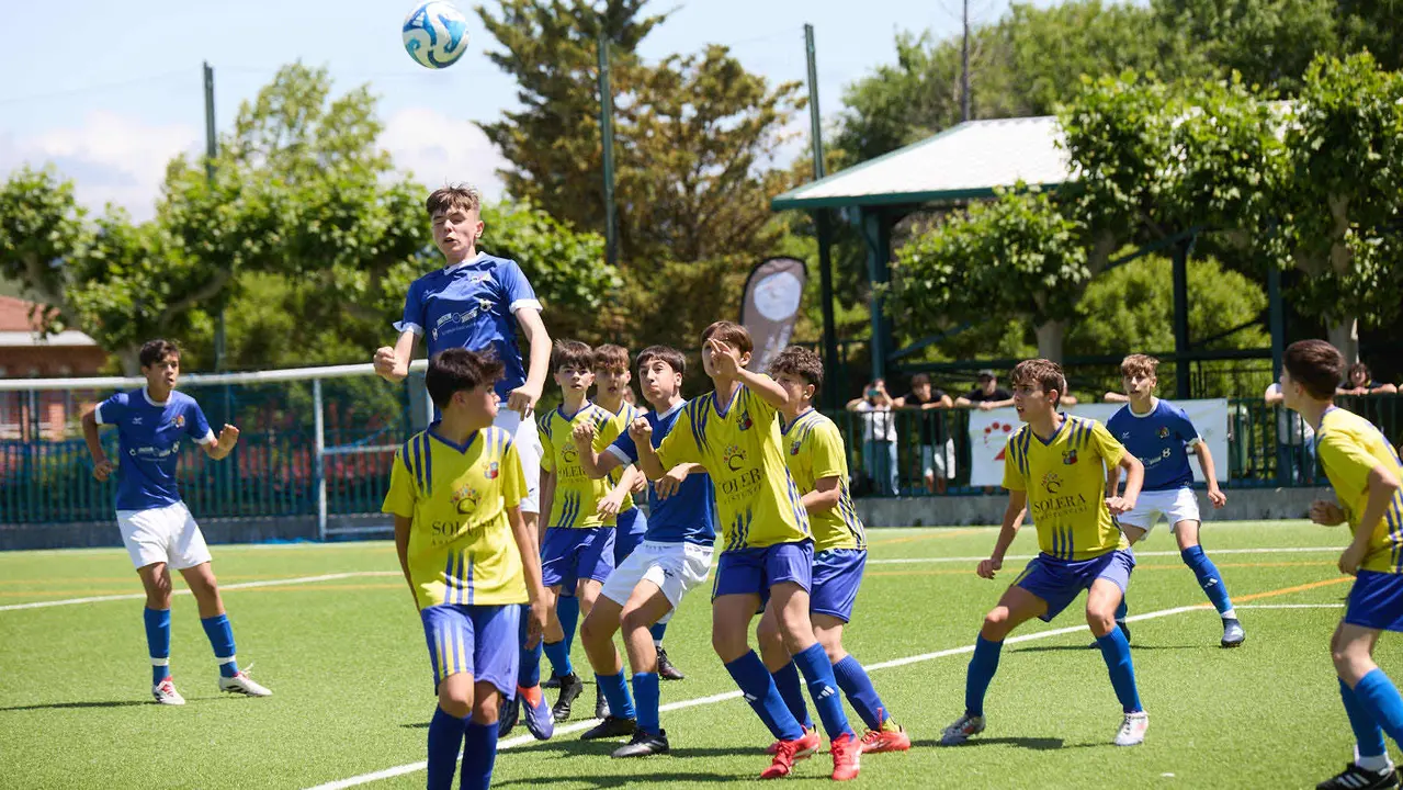 Segunda jornada del XXXIII edición del Torneo Santi Macaya de fútbol organizado por el Club Deportivo Amigó. IÑIGO ALZUGARAY