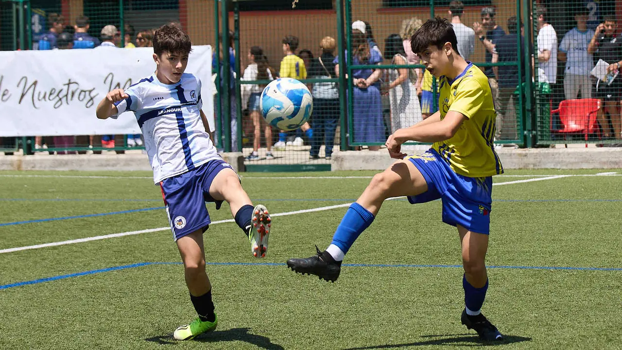Segunda jornada del XXXIII edición del Torneo Santi Macaya de fútbol organizado por el Club Deportivo Amigó. IÑIGO ALZUGARAY