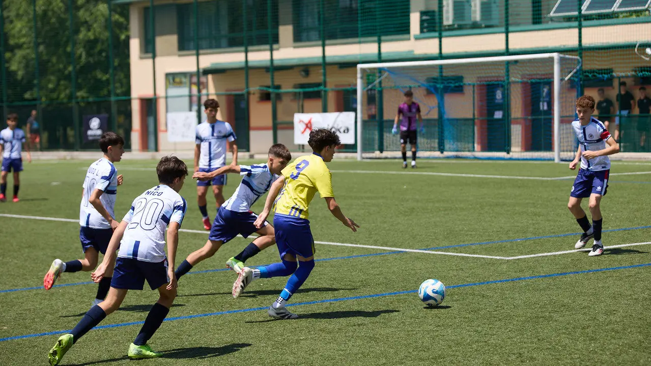 Segunda jornada del XXXIII edición del Torneo Santi Macaya de fútbol organizado por el Club Deportivo Amigó. IÑIGO ALZUGARAY