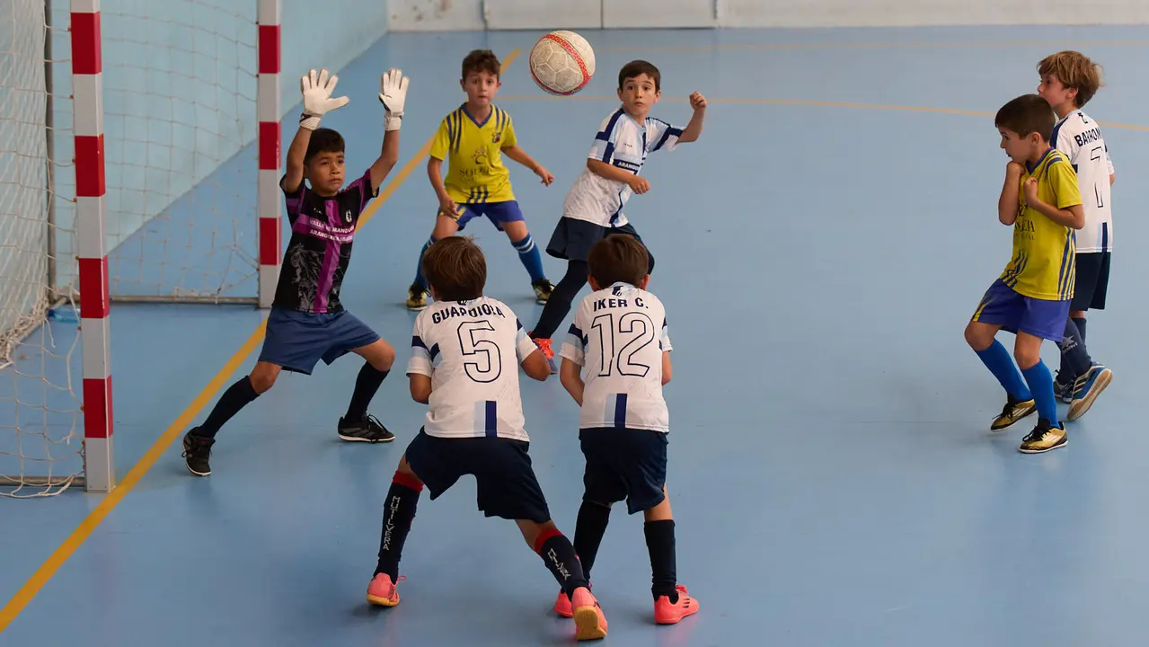 Segunda jornada del XXXIII edición del Torneo Santi Macaya de fútbol organizado por el Club Deportivo Amigó. IÑIGO ALZUGARAY