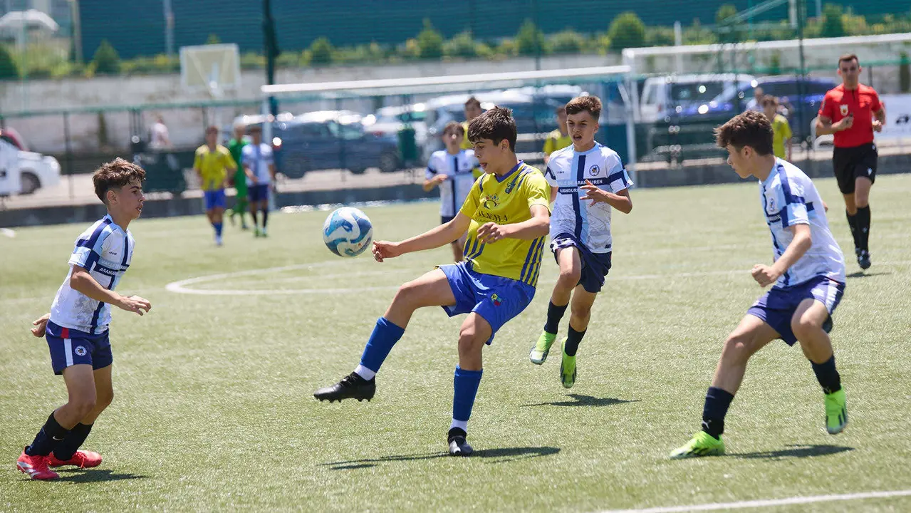 Segunda jornada del XXXIII edición del Torneo Santi Macaya de fútbol organizado por el Club Deportivo Amigó. IÑIGO ALZUGARAY