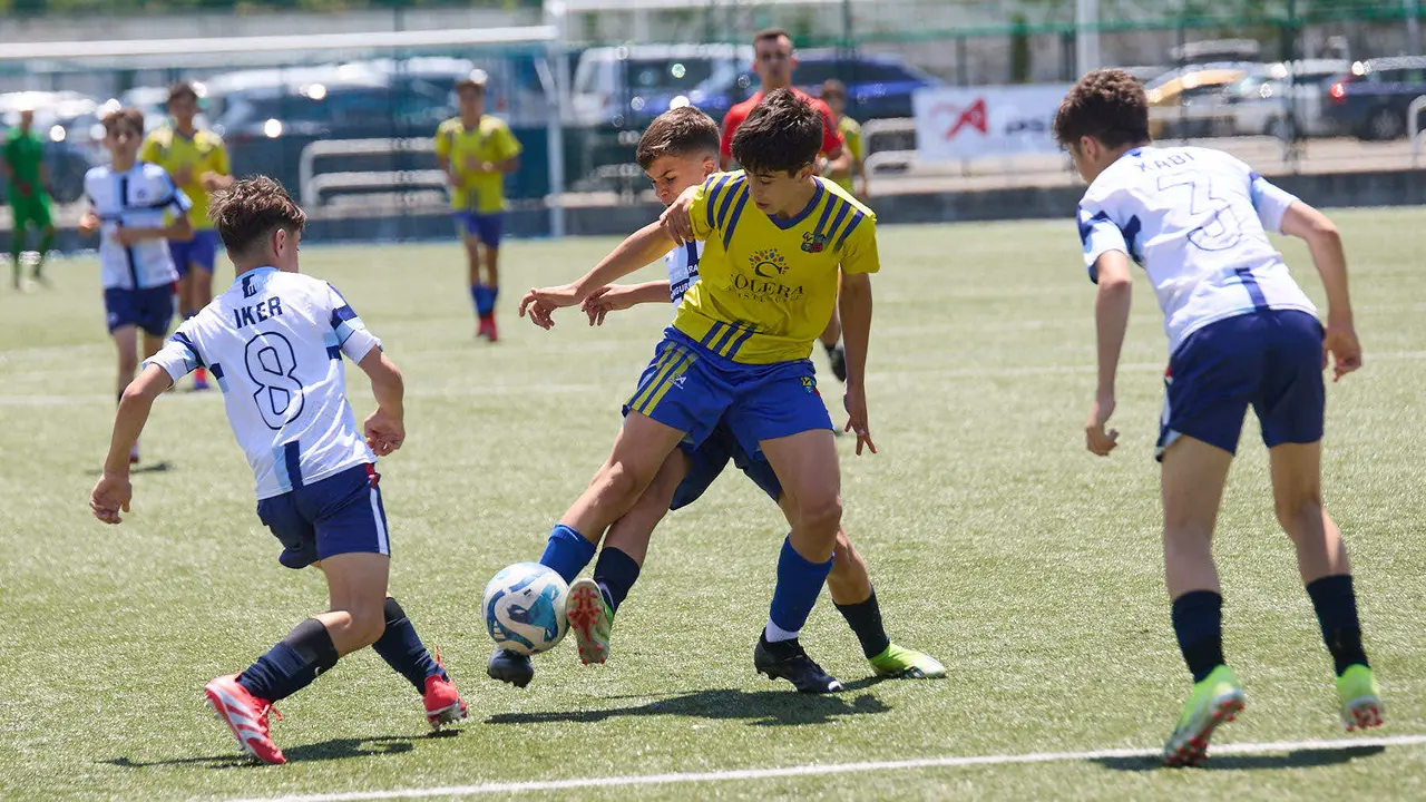 Segunda jornada del XXXIII edición del Torneo Santi Macaya de fútbol organizado por el Club Deportivo Amigó. IÑIGO ALZUGARAY