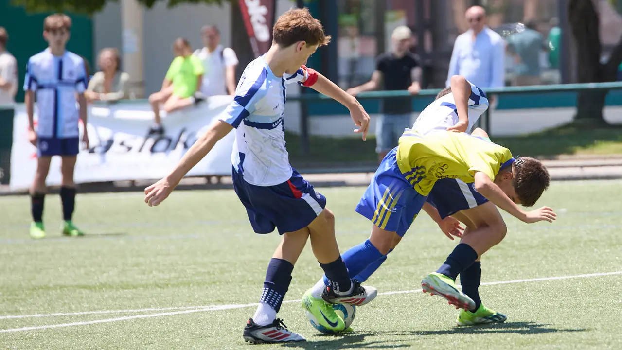 Segunda jornada del XXXIII edición del Torneo Santi Macaya de fútbol organizado por el Club Deportivo Amigó. IÑIGO ALZUGARAY