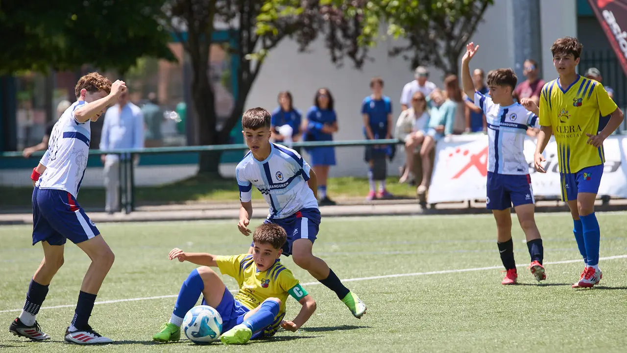 Segunda jornada del XXXIII edición del Torneo Santi Macaya de fútbol organizado por el Club Deportivo Amigó. IÑIGO ALZUGARAY