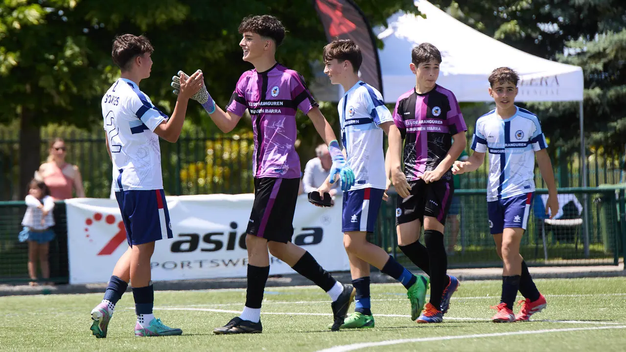 Segunda jornada del XXXIII edición del Torneo Santi Macaya de fútbol organizado por el Club Deportivo Amigó. IÑIGO ALZUGARAY