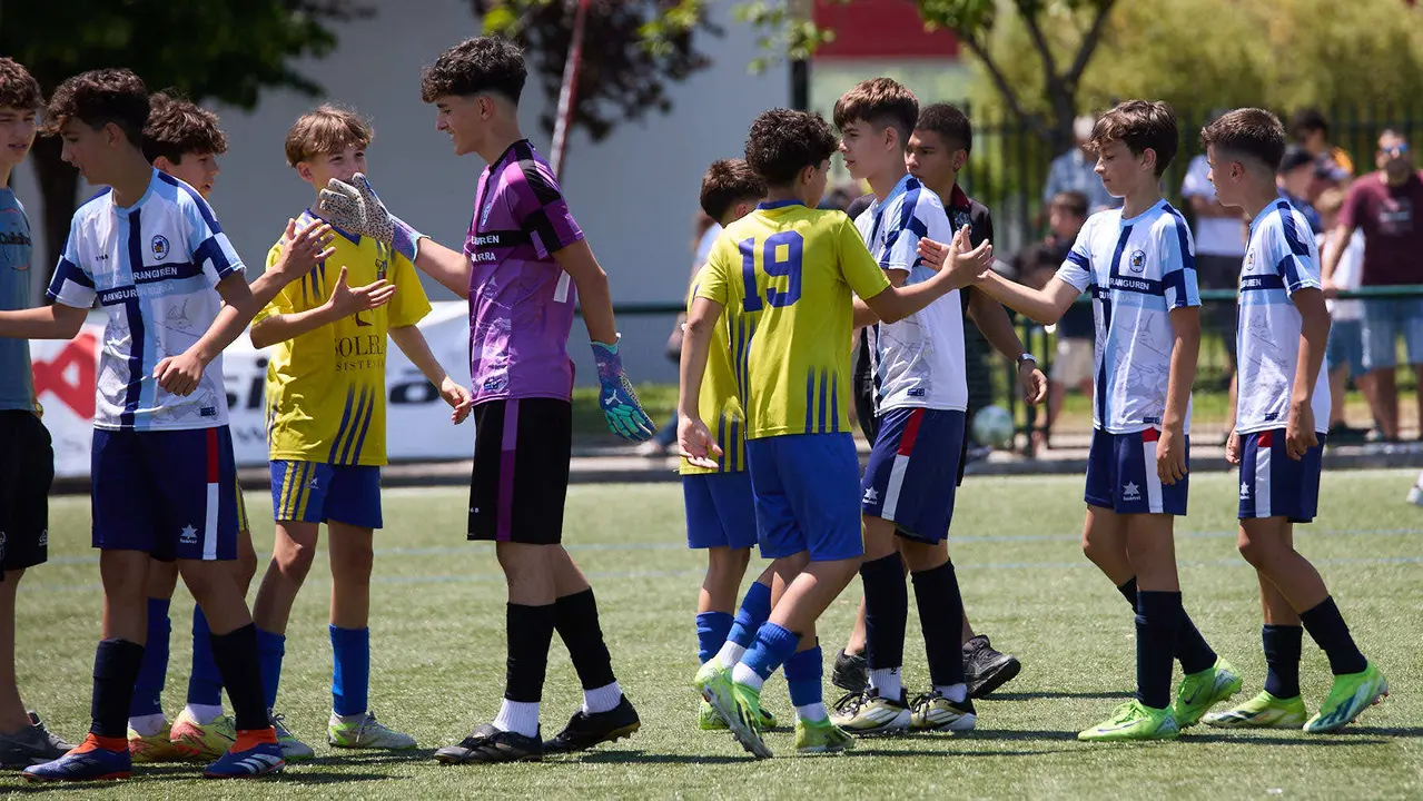 Segunda jornada del XXXIII edición del Torneo Santi Macaya de fútbol organizado por el Club Deportivo Amigó. IÑIGO ALZUGARAY