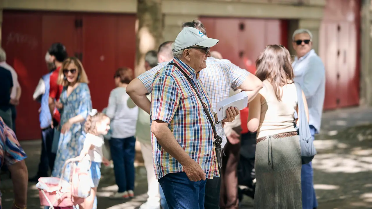 Renovación de abonos para la Feria del Toro de San Fermín 2025 en la plaza de toros de Pamplona. PABLO LASAOSA