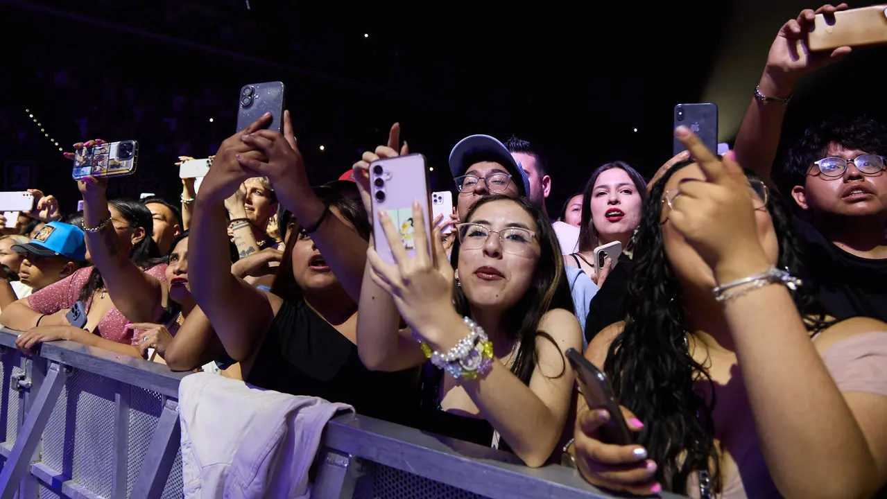 Concierto de Nicky Jam en el pabellón Navarra Arena de Pamplona, en el inicio de la gira europea Sunshine Tour del cantante colomboestadounidense de origen puertorriqueño. IÑIGO ALZUGARAY