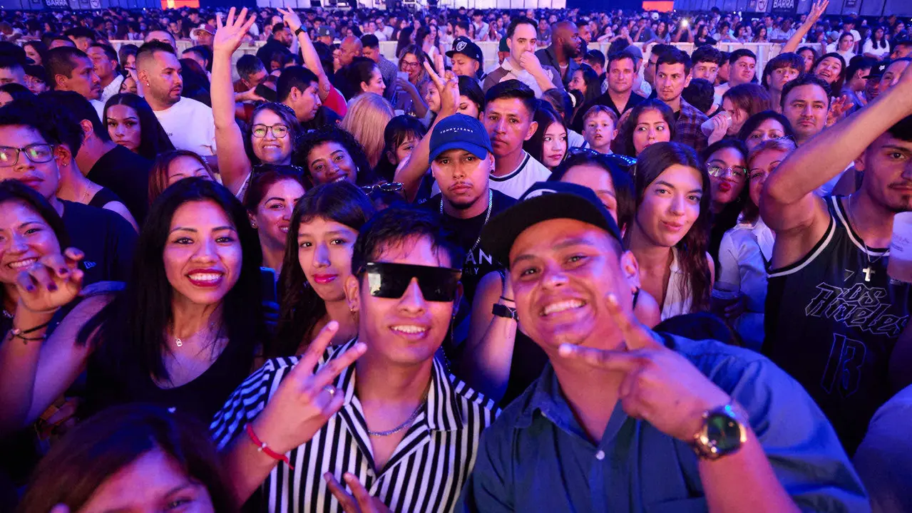 Concierto de Nicky Jam en el pabellón Navarra Arena de Pamplona, en el inicio de la gira europea Sunshine Tour del cantante colomboestadounidense de origen puertorriqueño. IÑIGO ALZUGARAY