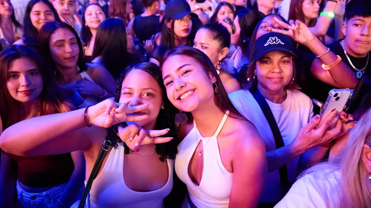 Concierto de Nicky Jam en el pabellón Navarra Arena de Pamplona, en el inicio de la gira europea Sunshine Tour del cantante colomboestadounidense de origen puertorriqueño. IÑIGO ALZUGARAY