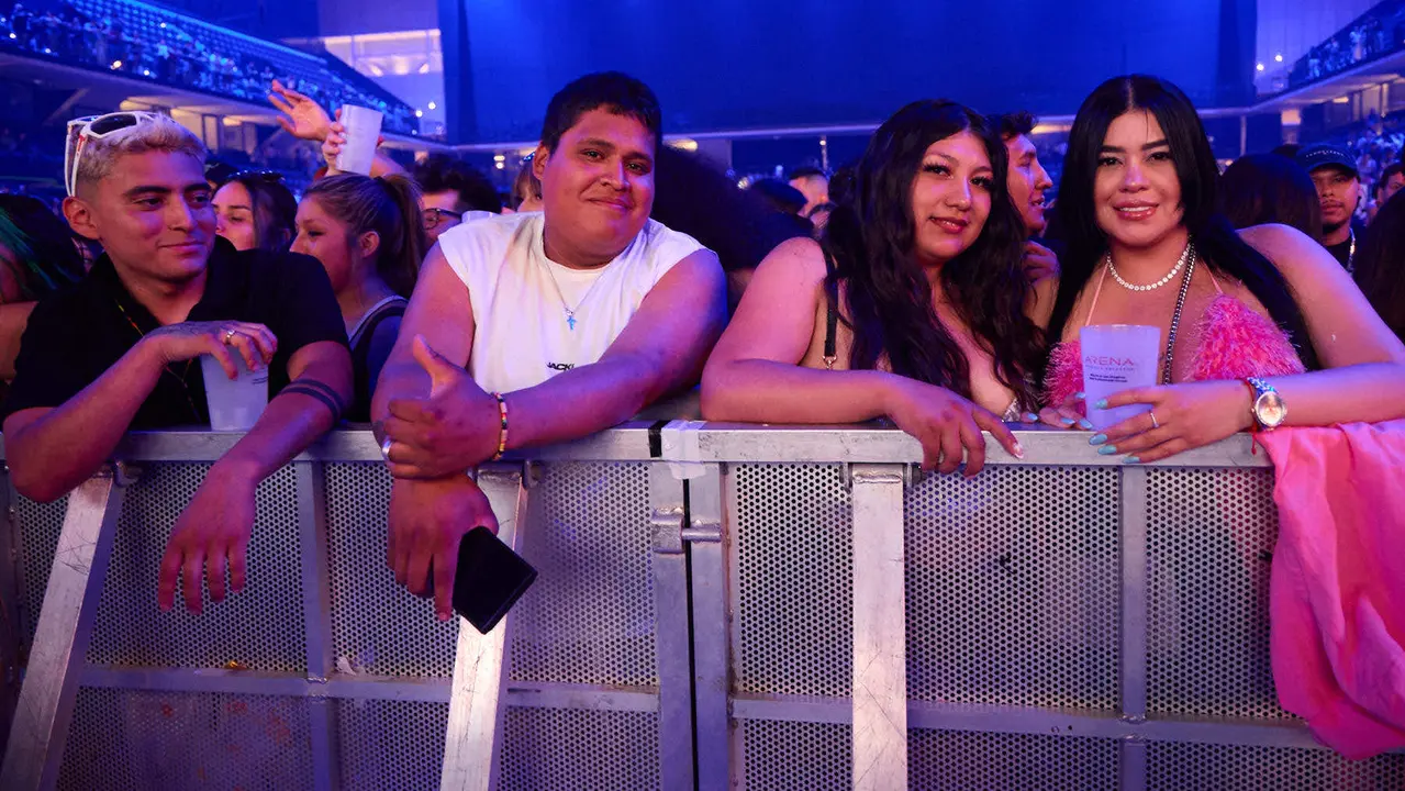 Concierto de Nicky Jam en el pabellón Navarra Arena de Pamplona, en el inicio de la gira europea Sunshine Tour del cantante colomboestadounidense de origen puertorriqueño. IÑIGO ALZUGARAY