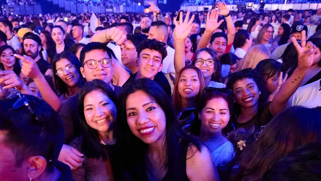 Concierto de Nicky Jam en el pabellón Navarra Arena de Pamplona, en el inicio de la gira europea Sunshine Tour del cantante colomboestadounidense de origen puertorriqueño. IÑIGO ALZUGARAY