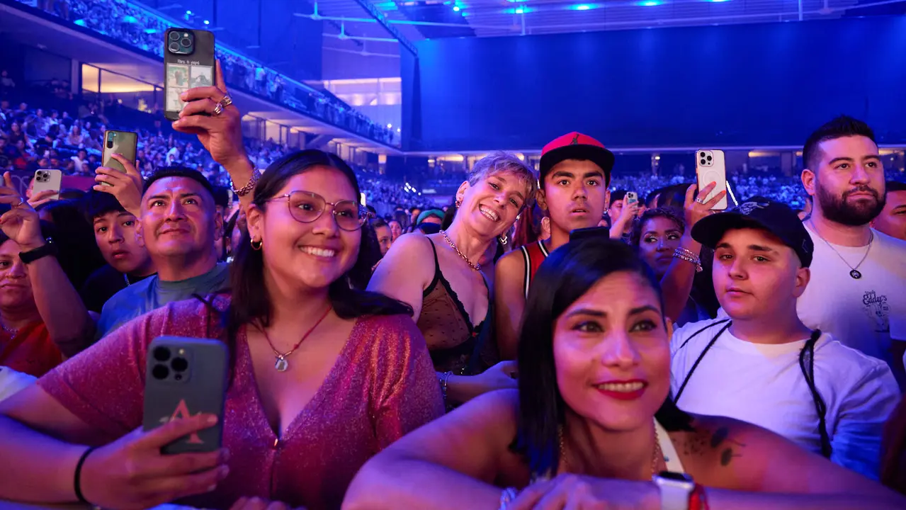 Concierto de Nicky Jam en el pabellón Navarra Arena de Pamplona, en el inicio de la gira europea Sunshine Tour del cantante colomboestadounidense de origen puertorriqueño. IÑIGO ALZUGARAY