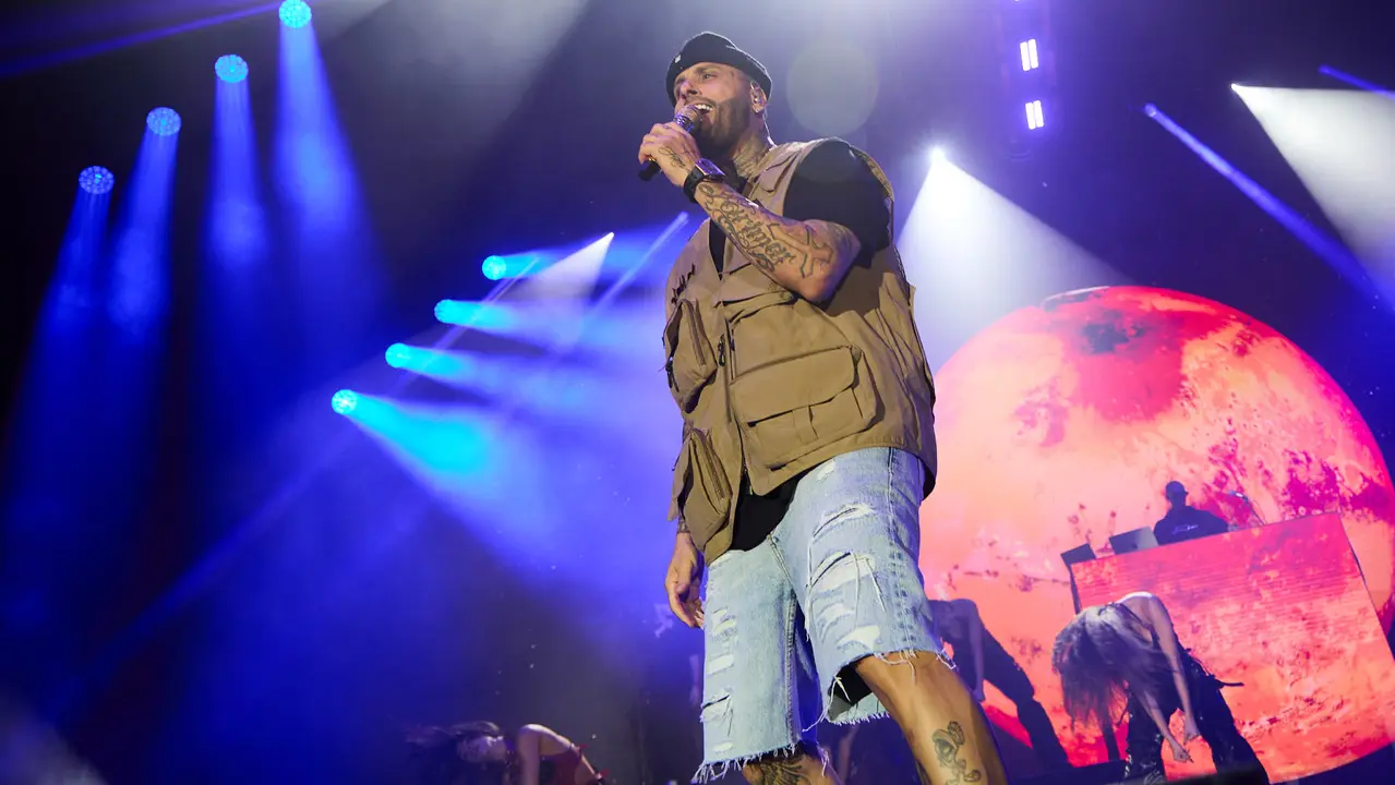 Concierto de Nicky Jam en el pabellón Navarra Arena de Pamplona, en el inicio de la gira europea Sunshine Tour del cantante colomboestadounidense de origen puertorriqueño. IÑIGO ALZUGARAY
