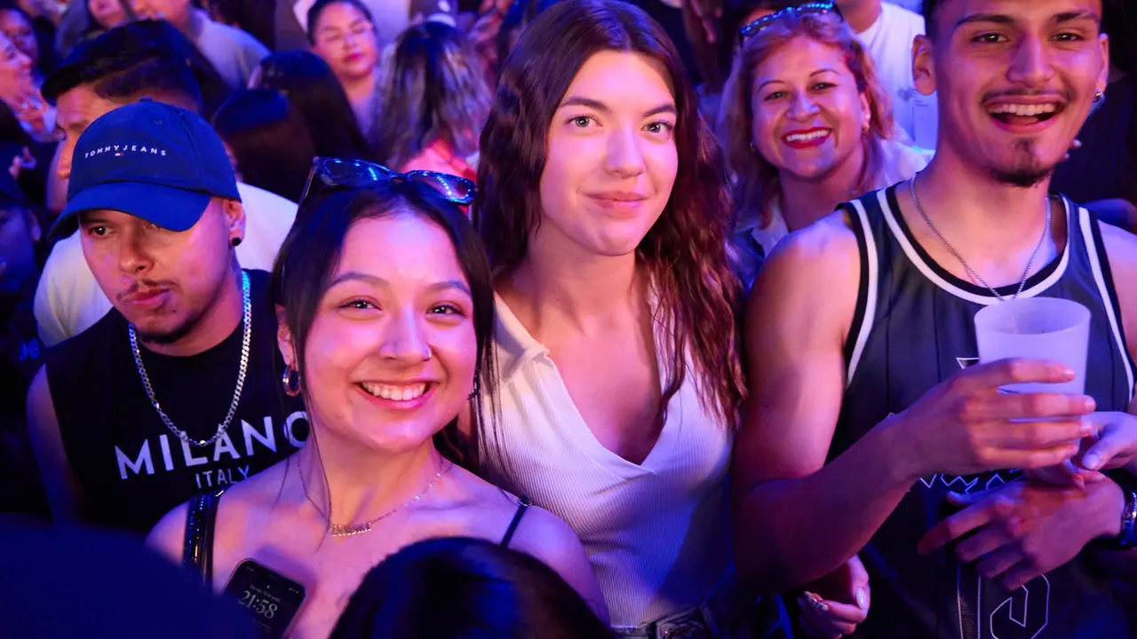Concierto de Nicky Jam en el pabellón Navarra Arena de Pamplona, en el inicio de la gira europea Sunshine Tour del cantante colomboestadounidense de origen puertorriqueño. IÑIGO ALZUGARAY