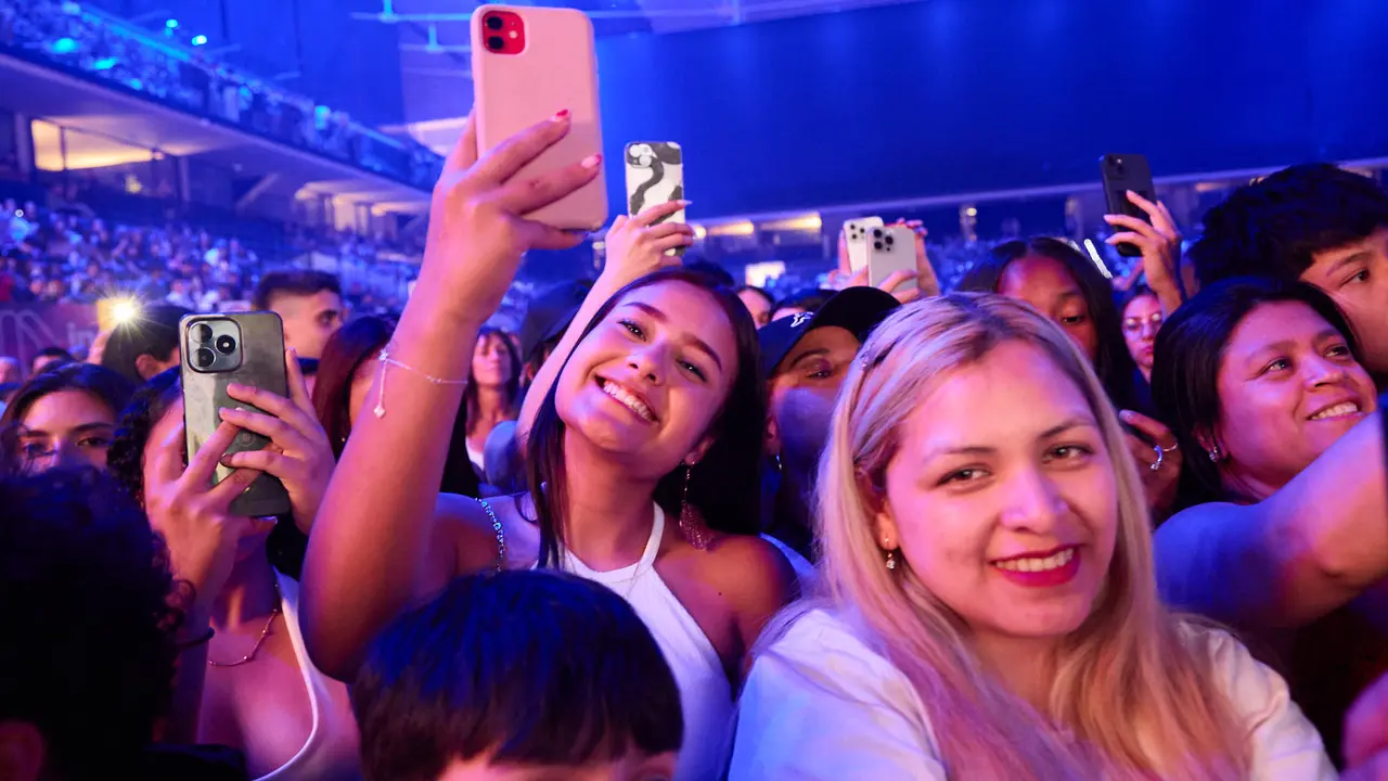 Concierto de Nicky Jam en el pabellón Navarra Arena de Pamplona, en el inicio de la gira europea Sunshine Tour del cantante colomboestadounidense de origen puertorriqueño. IÑIGO ALZUGARAY