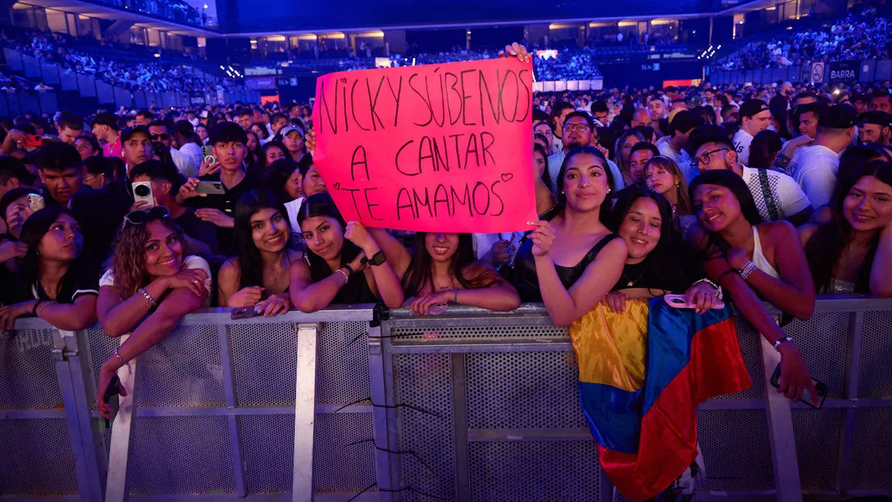 Concierto de Nicky Jam en el pabellón Navarra Arena de Pamplona, en el inicio de la gira europea Sunshine Tour del cantante colomboestadounidense de origen puertorriqueño. IÑIGO ALZUGARAY