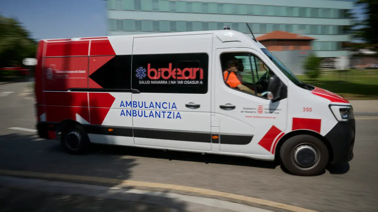 Ambulancia de la empresa p&uacute;blica Bidean. PABLO LASAOSA