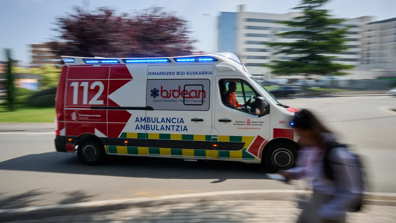 Ambulancia de la empresa p&uacute;blica Bidean. PABLO LASAOSA