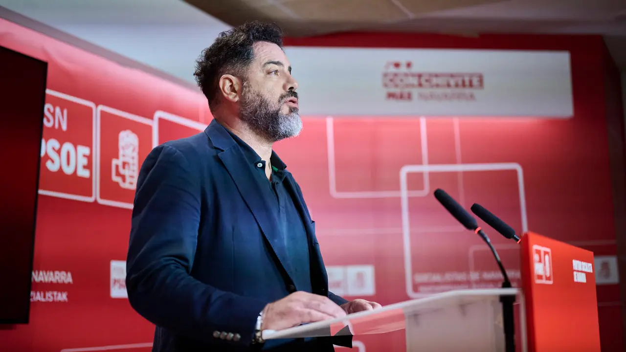 Ramón Alzórriz presenta su dimisión del PSN tras conocer que su pareja trabajó en Servinabar. PABLO LASAOSA