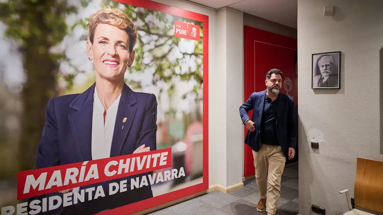 Ramón Alzórriz presenta su dimisión del PSN tras conocer que su pareja trabajó en Servinabar. PABLO LASAOSA