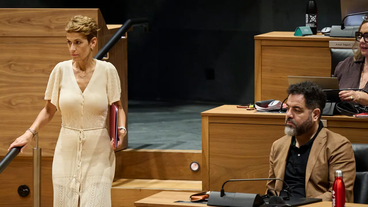 La presidenta María Chivite junto a Ramón Alzórriz. PABLO LASAOSA