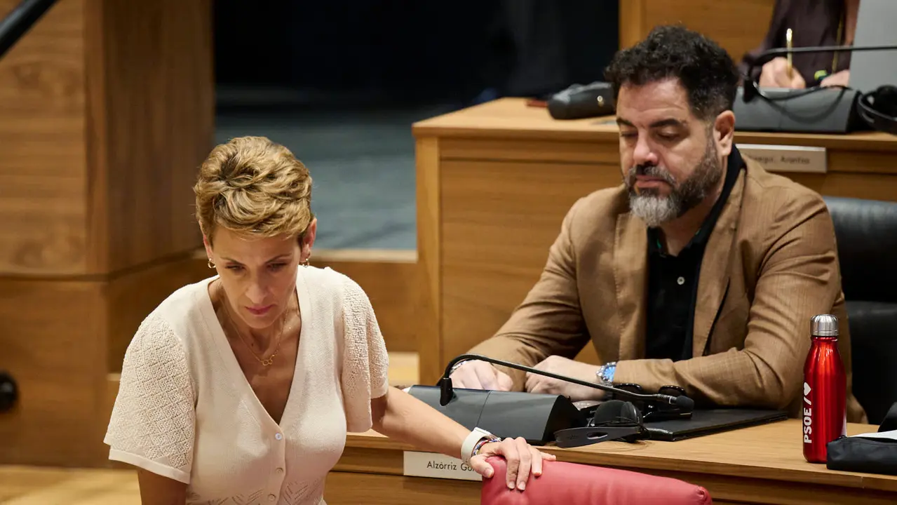 La presidenta María Chivite junto a Ramón Alzórriz. PABLO LASAOSA