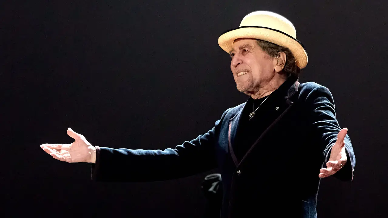Concierto de Joaquín Sabina en el pabellón Navarra Arena de Pamplona dentro de su gira de despedida 'Hola y adiós'. IÑIGO ALZUGARAY