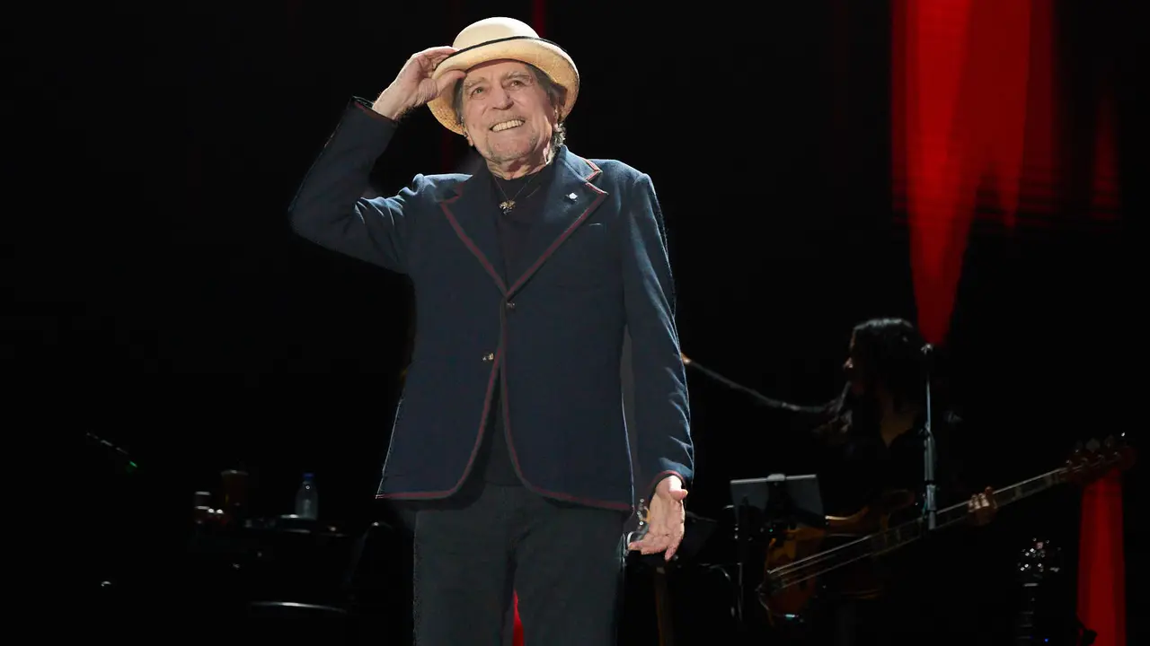 Concierto de Joaquín Sabina en el pabellón Navarra Arena de Pamplona dentro de su gira de despedida 'Hola y adiós'. IÑIGO ALZUGARAY