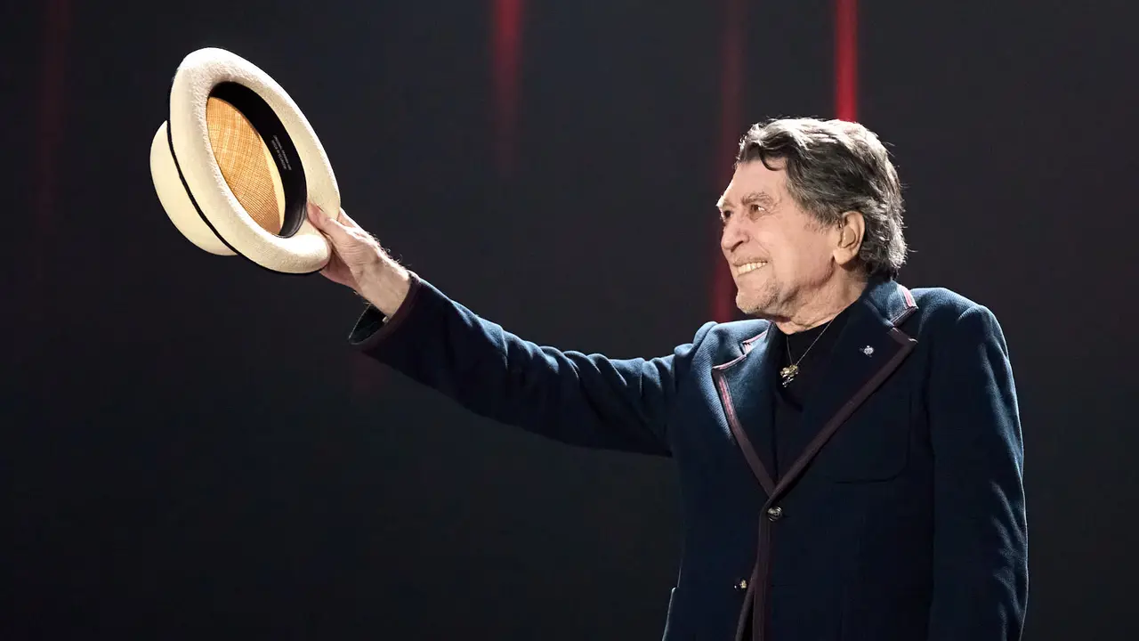 Concierto de Joaquín Sabina en el pabellón Navarra Arena de Pamplona dentro de su gira de despedida 'Hola y adiós'. IÑIGO ALZUGARAY