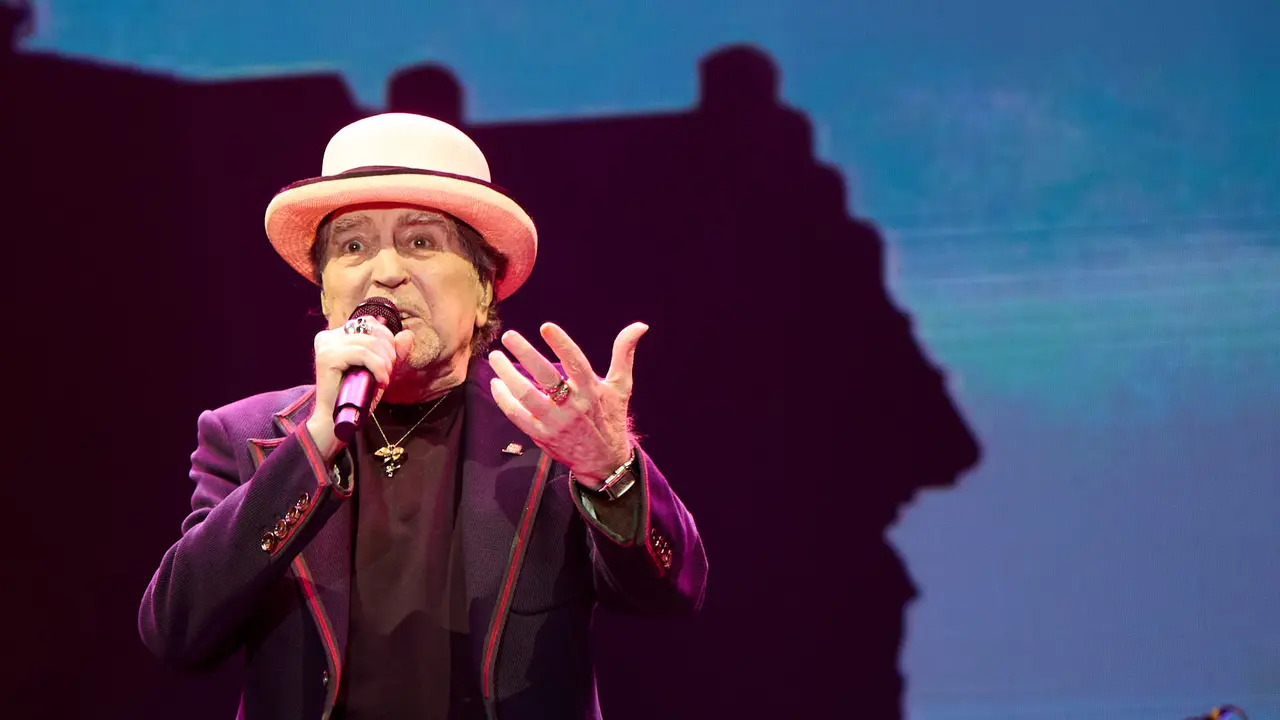 Concierto de Joaquín Sabina en el pabellón Navarra Arena de Pamplona dentro de su gira de despedida 'Hola y adiós'. IÑIGO ALZUGARAY